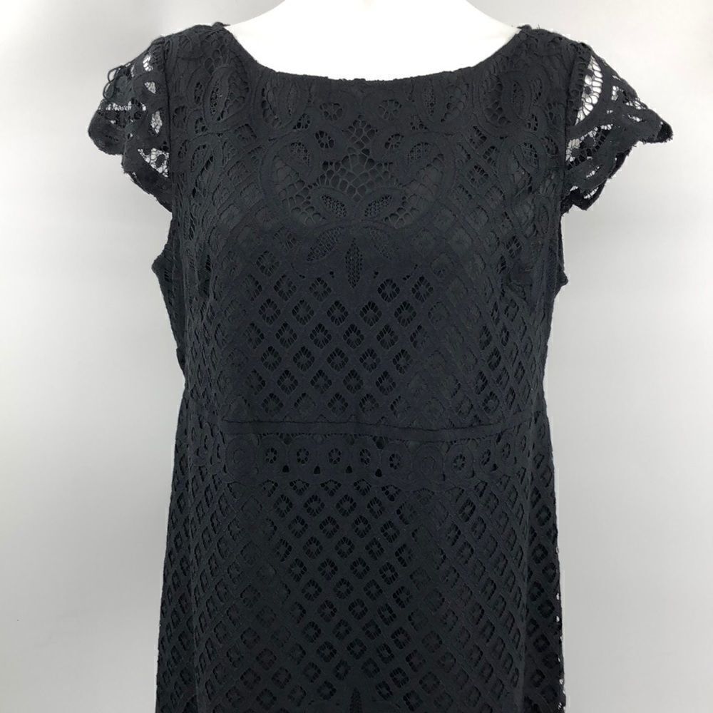 Saks Fifth Ave black lace capped sleeves dress